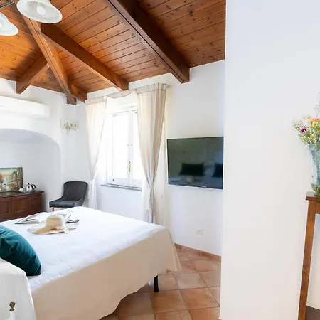 Garden Tower Relais Bed & Breakfast 3*
