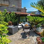 Garden Tower Relais Bed and Breakfast 3*